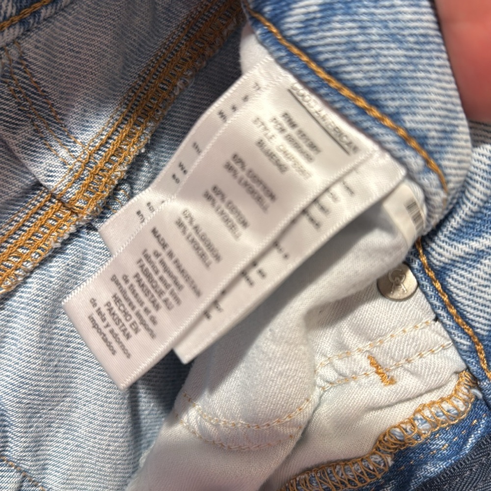 Good American Good Girlfriend Ripped Side Hem Jeans - Picture 3 of 6